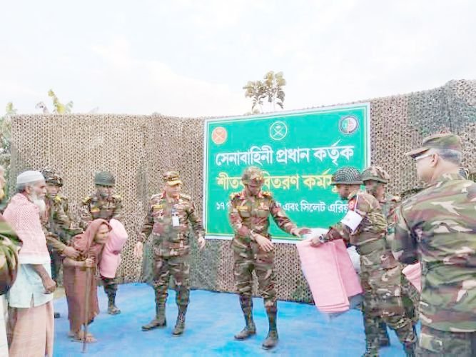 চুনারুঘাটে শীতার্তদের মাঝে কম্বল বিতরণ করলেন সেনাপ্রধান