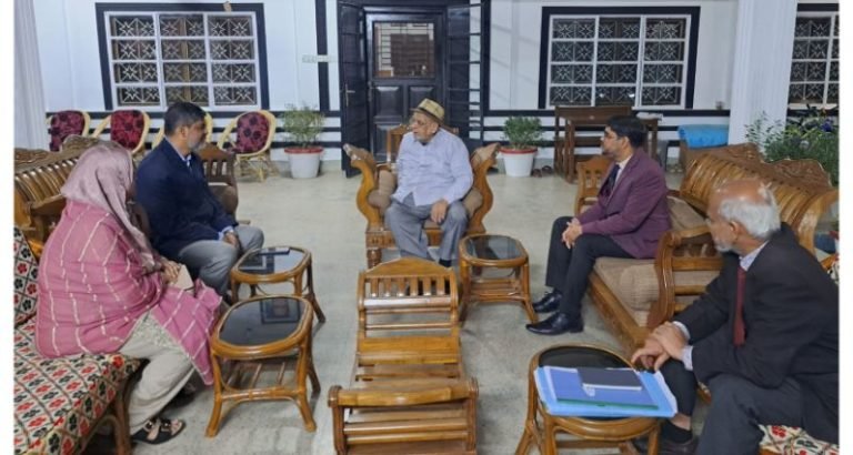 দানবীর ড. রাগীব আলীর সাথে ইউজিসি পরিচালকের সৌজন্য সাক্ষাৎ