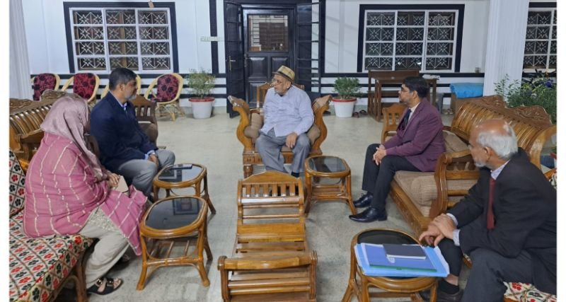 দানবীর ড. রাগীব আলীর সাথে ইউজিসি পরিচালকের সৌজন্য সাক্ষাৎ