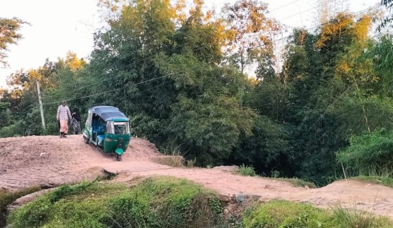 ঢাকাদক্ষিণ-হেতিমগঞ্জ সড়কে ৩ বছর থেকে যান চলাচল বন্ধ!