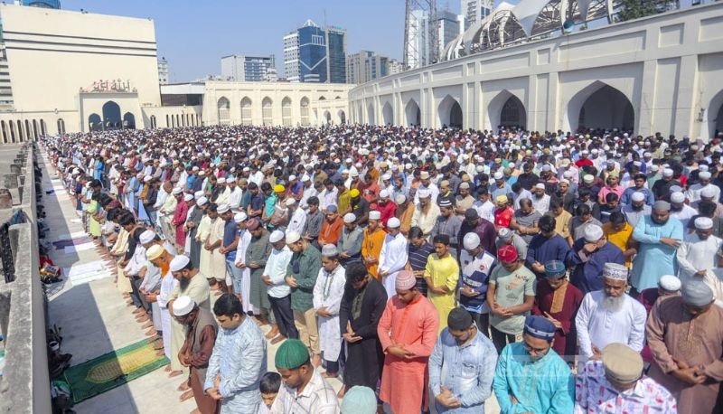 দেশের সব মসজিদে বেলা দেড়টায় জুমার নামাজ আদায়ের নির্দেশনা