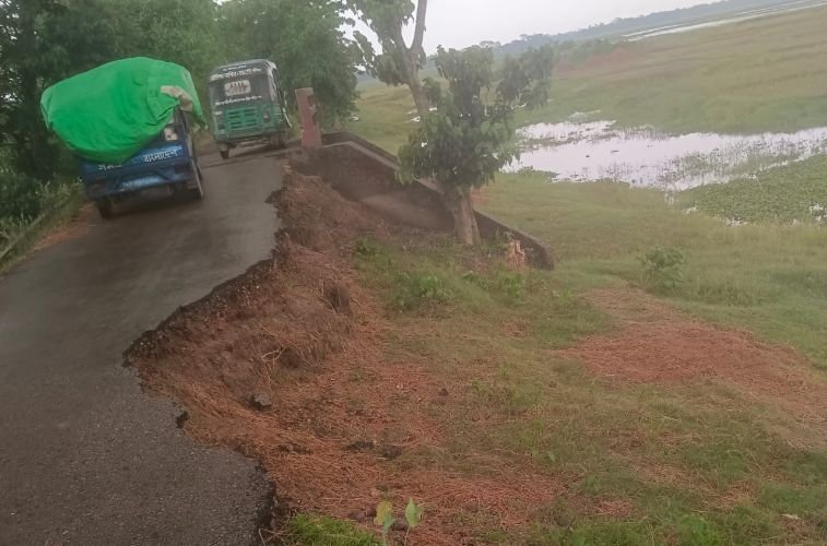 পাগলা-বীরগাঁও সড়ক সংস্কারের উদ্যোগ নেই, অনিশ্চয়তায় ১০ গ্রামের মানুষ