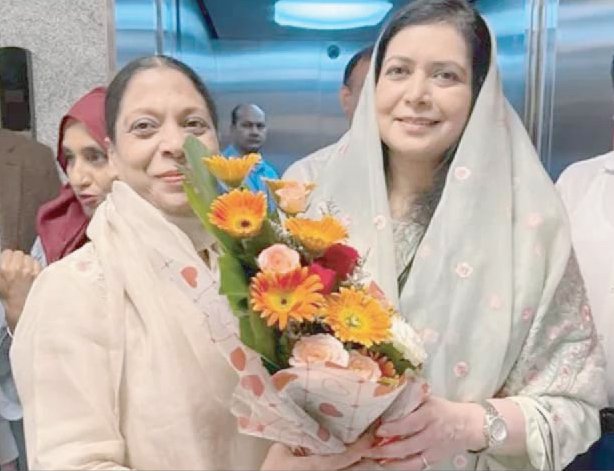 ১৭ বছর পর মায়ের পাশে ডা. জোবাইদা