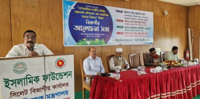 <span style='color:#000;font-size:18px;'>ইফার বিভাগীয় সেমিনার</span><br/> সামাজিক সমস্যা নিরসনে ইমাম ও খতিবরা প্রশসনীয় ভূমিকা রাখছেন : বিভাগীয় কমিশনার