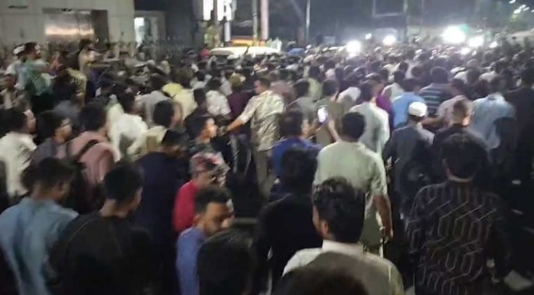 হাসনাত আব্দুল্লাহর গাড়িতে হামলার প্রতিবাদে এনসিপির বিক্ষোভ