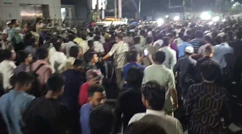 হাসনাত আব্দুল্লাহর গাড়িতে হামলার প্রতিবাদে এনসিপির বিক্ষোভ