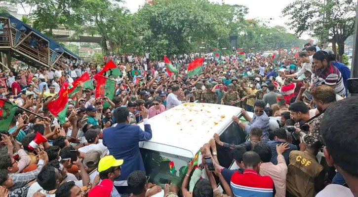 ৪ মাস পর দেশে ফিরে নেতা-কর্মীদের ভালোবাসায় সিক্ত খালেদা জিয়া