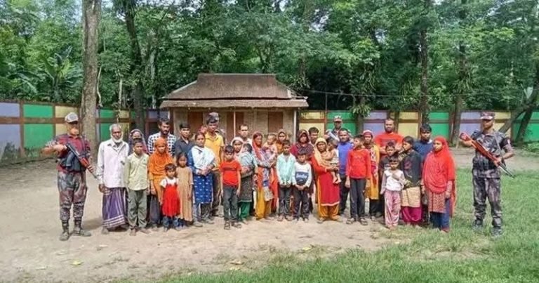 বড়লেখা সীমান্তে নারী-শিশুসহ ১২১ জনকে বিএসএফের পুশইন
