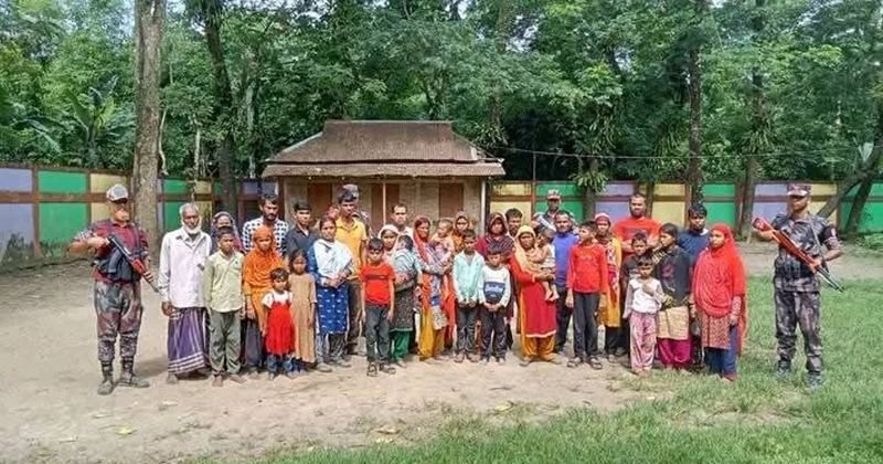 বড়লেখা সীমান্তে নারী-শিশুসহ ১২১ জনকে বিএসএফের পুশইন