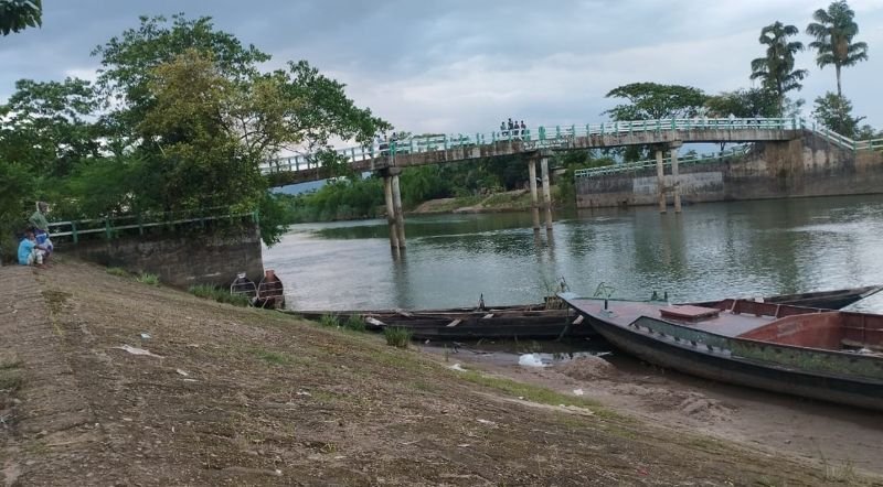সোনাই নদীতে বালুখেকোদের তান্ডবে হুমকিতে রাবার ড্যাম