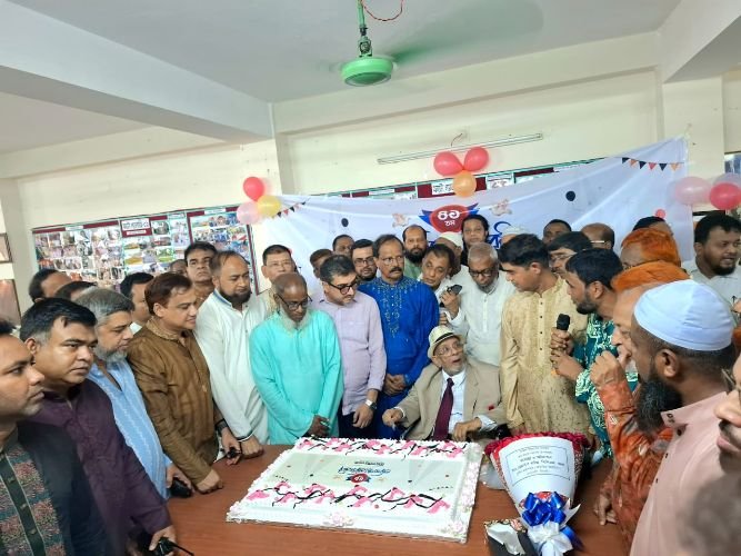<span style='color:#000;font-size:18px;'>পাঠকরাই আমাদের প্রেরণা, আমাদের শক্তি: দানবীর ড. রাগীব আলী</span><br/> সিলেটের ডাকের প্রতিষ্ঠাবার্ষিকীতে মিলনমেলা