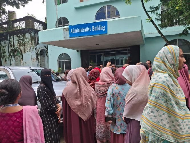 অচলাবস্থার পর খাজাঞ্চিবাড়ি স্কুলে তিন শিক্ষককে দায়িত্ব প্রদান 