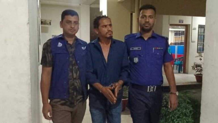 গোয়াইনঘাটে নারায়ণগঞ্জের ‘শীর্ষ সন্ত্রাসী’ শুটার রিয়াজ গ্রেপ্তার