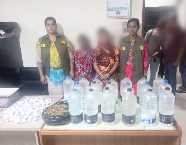 সিলেটে গাঁজা ও চোলাই মদসহ ২ নারী আটক