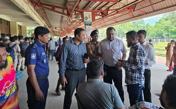শ্রীমঙ্গলে টিকিট কালোবাজারি রোধে প্রশাসনের অভিযানে জরিমানা