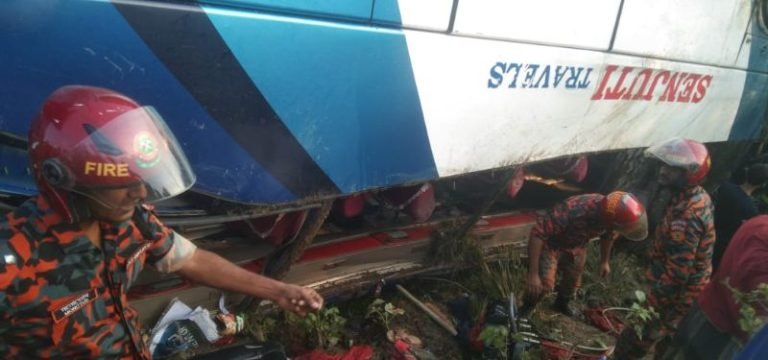 সুনামগঞ্জে সড়ক দুর্ঘটনায় মা-মেয়ে নিহত, আহত- ১০