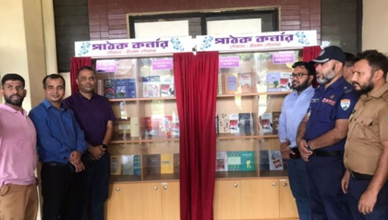 শ্রীমঙ্গল রেলওয়ে ষ্টেশনে যাত্রীদের জন্য “পাঠক কর্নার” উদ্বোধন