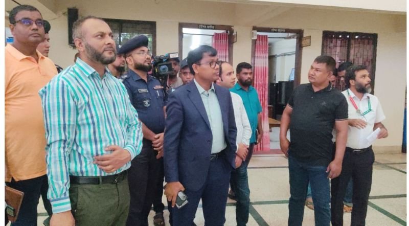 ট্রেনের অনলাইন টিকিট কালোবাজারী মেনে নেয়া যায়না- জেলা প্রশাসক