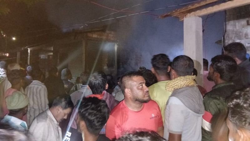 শান্তিগঞ্জে ভয়াবহ অগ্নিকাণ্ডে ৮টি বসতঘর পুড়ে ছাই 