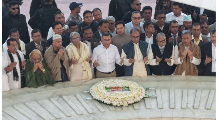 ১৯ বছর পর বাবার কবর জিয়ারত শেষে স্মৃতিসৌধে গেলেন তারেক রহমান