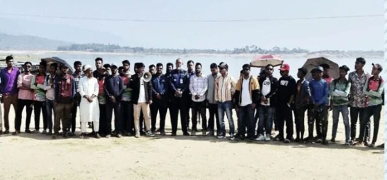 <span style='color:#000;font-size:18px;'>পাথর লুট ঠেকাতে গিয়ে স্বেচ্ছাসেবী আহত</span><br/> কোম্পানীগঞ্জে পাথর লুটকারীদের দেখা মাত্র গ্রেফতারের নির্দেশ ওসির
