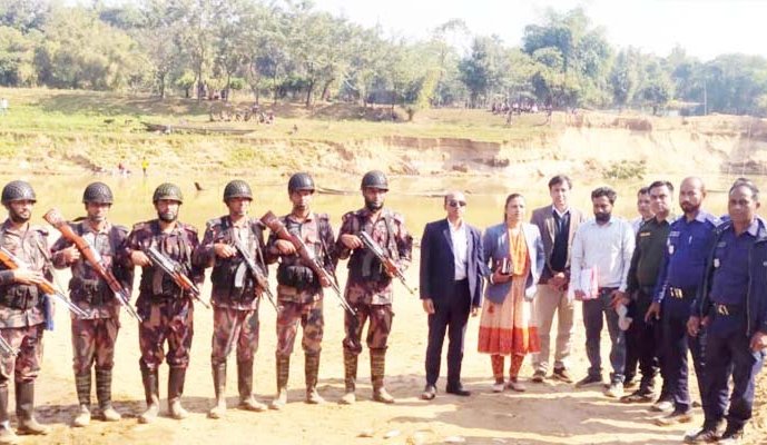 জৈন্তাপুরে টাস্কফোর্স অভিযান, ২০ হাজার ঘনফুট বালু জব্দ, ৫০টি নৌকা ধ্বংস
