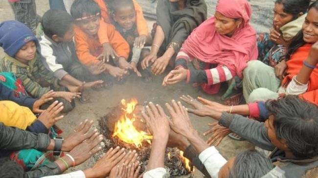 আসুন, শীতার্ত মানুষের পাশে দাঁড়াই