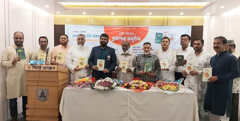 <span style='color:#000;font-size:18px;'>লেখক-গবেষক জসীম উদ্দিন খন্দকারের ৩টি বইয়ের প্রকাশনা</span><br/> আমাদের সকল কাজ হতে হবে আল্লাহর সন্তুষ্টি অর্জনের জন্য -ভিসি সরওয়ার উদ্দিন চৌধুরী