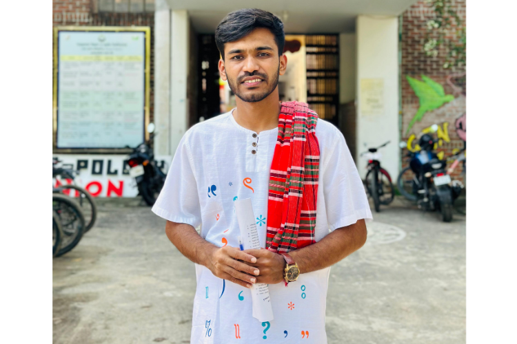 লুঙ্গি-গামছায় প্রতিবাদ: ভাইভা বোর্ডে ব্যতিক্রমী পোশাকে শাবিপ্রবি শিক্ষার্থী