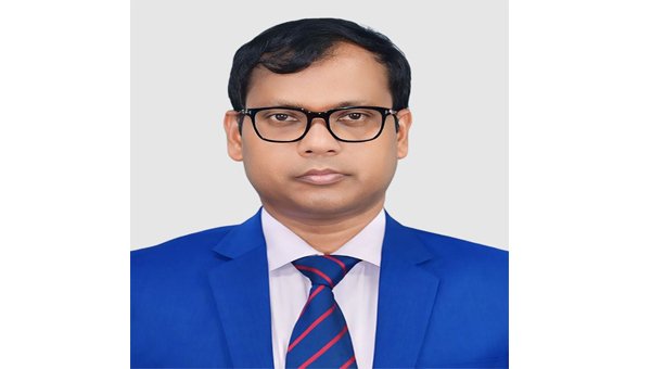 মাজারের টাকার সাথে ৫ লাখ টাকা দিলেন ডিসি সারওয়ার