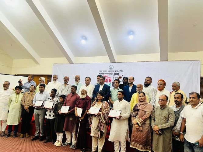 ছয় সাংবাদিক পেলেন ‘মাওলানা রশীদ আহমদ প্রেস লিগেসি অ্যাওয়ার্ড 