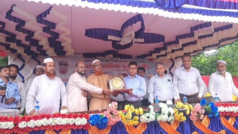 <span style='color:#000;font-size:18px;'>বিদ্যালয়ের প্রতিটি কোণায় লেখা থাকবে আপনার অবদান</span><br/> দীর্ঘ ৩৩ বছরের শিক্ষকতা জীবনের ইতি: কোম্পানীগঞ্জে প্রধান শিক্ষক বুরহান উদ্দিনের বিদায় সংবর্ধনা