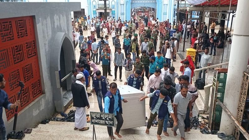 শাহজালাল মাজারের দানের ডেগ সিলগালা করে প্রশাসনের দানবাক্স স্থাপন