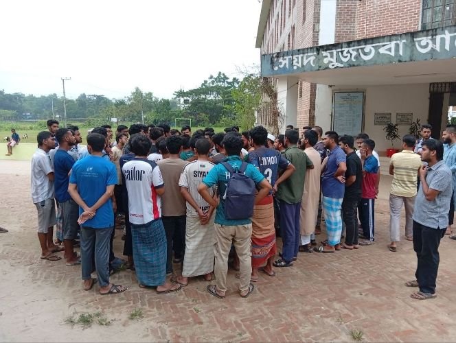 শাবিতে ছাত্রদল কর্মীর প্রেমিকাকে প্রেমের প্রস্তাব, সমাধানে গিয়ে ছাত্রদল নেতাদের হাতাহাতি