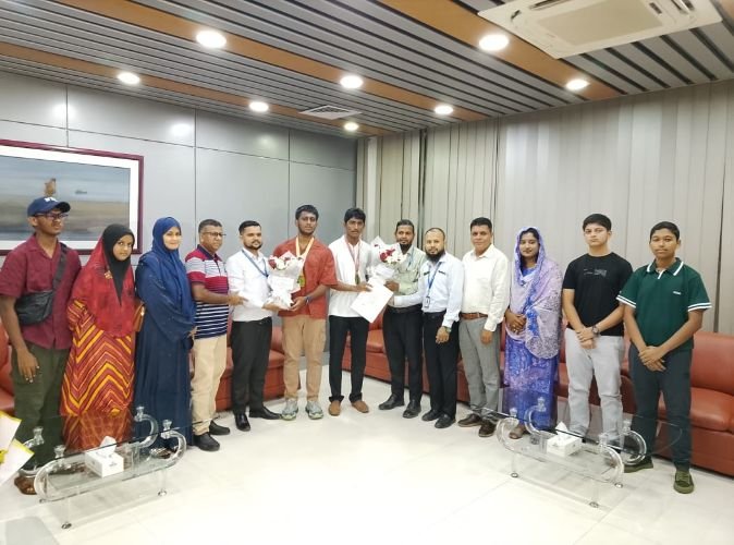 জলবায়ু ও পরিবেশ আন্তর্জাতিক অলিম্পিয়াডে সাফল্য অর্জনকারী আইমান ও আনফাল ওসমানী বিমানবন্দরে সংবর্ধিত
