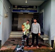 চা-বাগানে বিদ্যুতের তারে জড়িয়ে সোনালি হনুমানের মৃত্যু