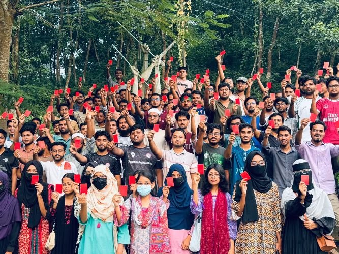 সিলেট ইঞ্জিনিয়ারিং কলেজে কারিগরি ও মাদ্রাসা শিক্ষা বিভাগকে শিক্ষার্থীদের রেড কার্ড প্রদর্শন