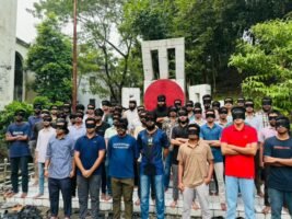 সিলেট ইঞ্জিনিয়ারিং কলেজে চোখে কালো কাপড় বেঁধে প্রতিকি প্রতিবাদ কর্মসূচি পালন