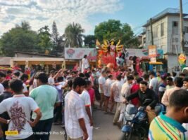 বিদায়বেলায় সিঁদুরের রঙে সম্প্রীতির বন্ধন, শ্রীমঙ্গলে বিজয়া শোভাযাত্রায় হাজারো মানুষের ঢল