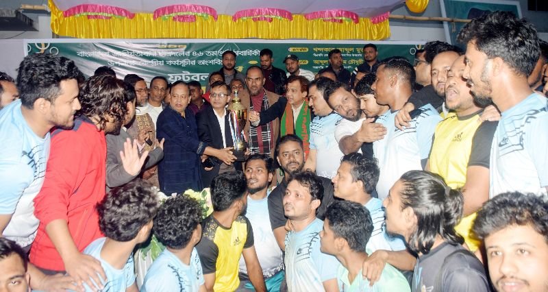 <span style='color:#000;font-size:18px;'>ছাত্রদলের প্রীতি ফুটবল ম্যাচ</span><br/> সামাজিক অবক্ষয় রোধে খেলাধুলার বিকল্প নেই