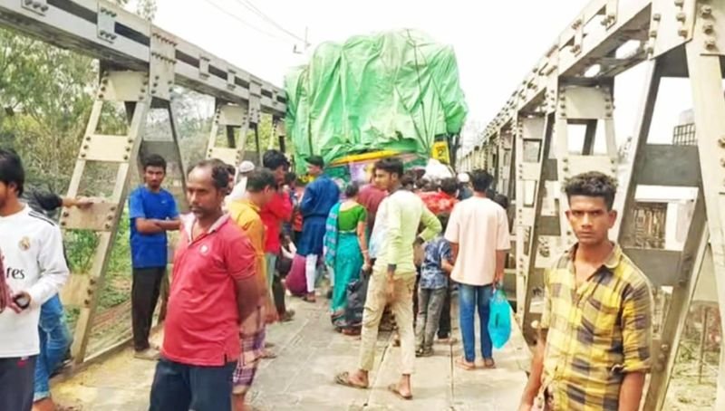 ১২ ঘণ্টার পর দিরাই-মদনপুর সড়কে যান চলাচল শুরু