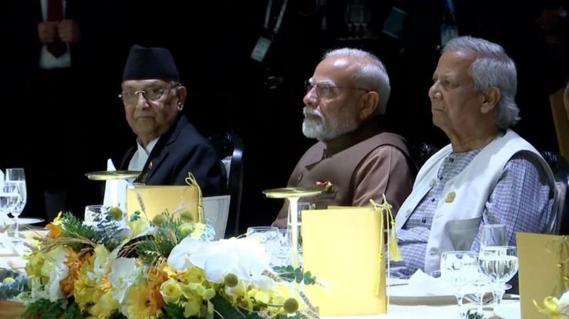 কী বার্তা দিচ্ছে ড. ইউনূস ও নরেন্দ্র মোদির এই ছবি