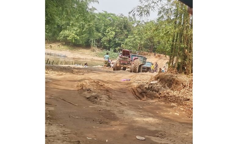 কোম্পানীগঞ্জ-ছাতক সীমান্তবর্তী সোনাই নদীতে বাঁধ দিয়ে ওপেন চাঁদাবাজি