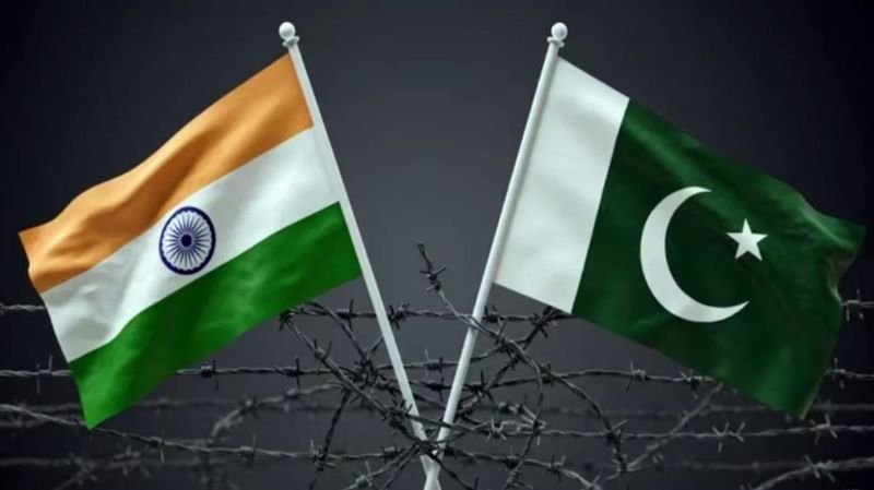 পাল্টাপাল্টি হামলার মধ্যেই যুদ্ধবিরতির ঘোষণা দিল ভারত ও পাকিস্তান