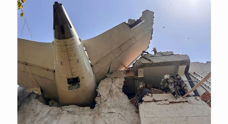 ভারতে বিমান বিধ্বস্তের ঘটনায় ২৬৫ মরদেহ উদ্ধার