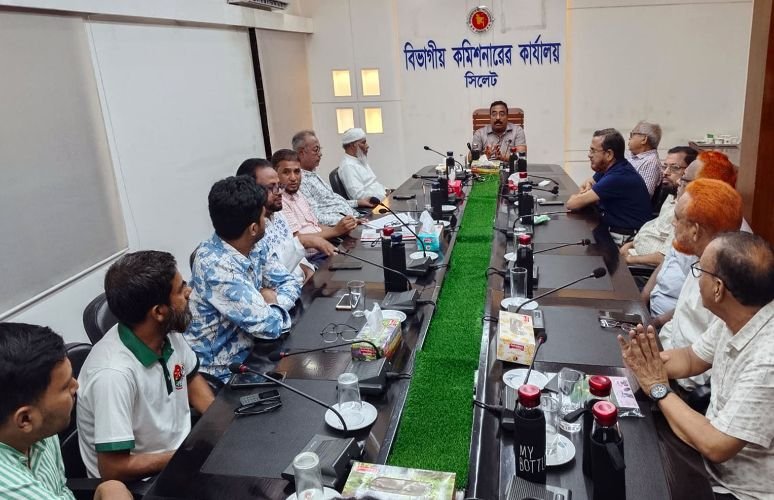 <span style='color:#000;font-size:18px;'>বিভাগীয় কমিশনারের সাথে সিলেট প্রেসক্লাব নেতৃবৃন্দের বৈঠক</span><br/> ভুঁইফোঁড় সংগঠন ও অপসাংবাদিকতার ব্যাপারে প্রশাসনকে সচেতন থাকার আহ্বান