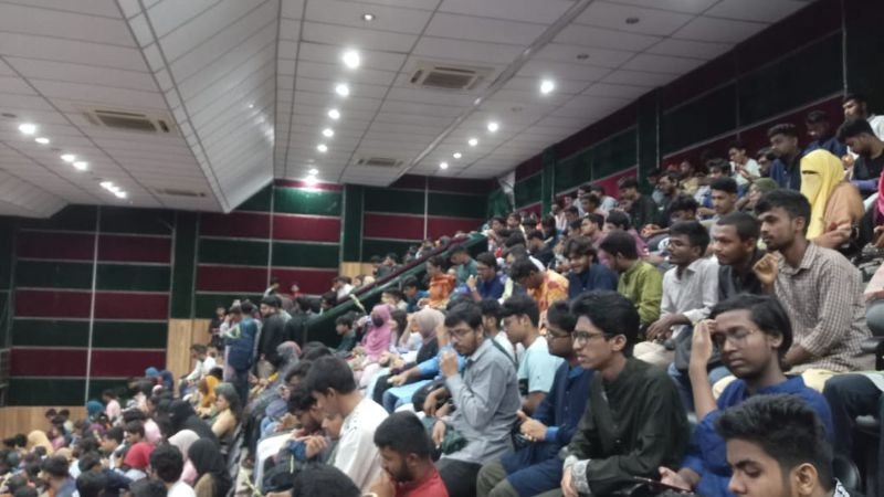 শাবির নবীনবরণে চরম অব্যবস্থাপনা, বসার জায়গা না পেয়ে হতাশায় ফিরলেন শিক্ষার্থীরা 