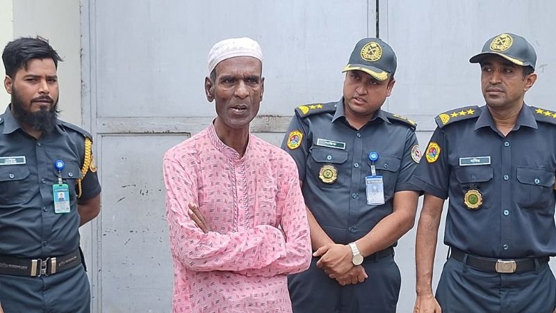 বিচার ছাড়া ৩০ বছর কারাভোগের পর জামিনে মুক্তি পেলেন কনু মিয়া