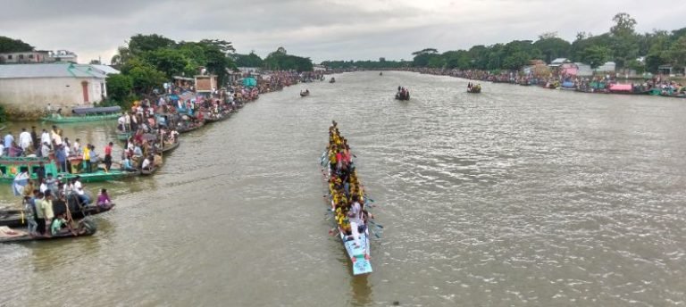 দিরাইয়ে সুরমা নদীতে নৌকা বাইচে উপচেপড়া ভিড়