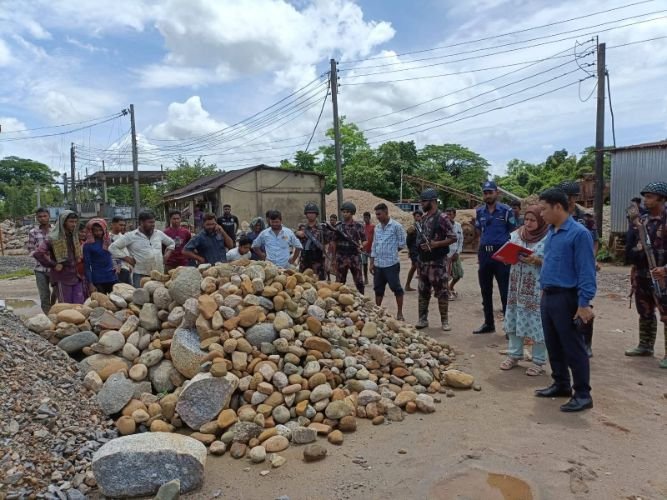 জৈন্তাপুরে ১৪ হাজার ঘনফুট পাথর জব্দ